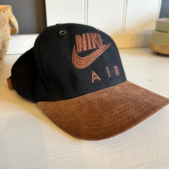 Nike Air Black and Tan Hat - Picture 1 of 7
